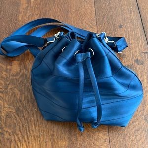 Harvey’s park hopper bay in blue